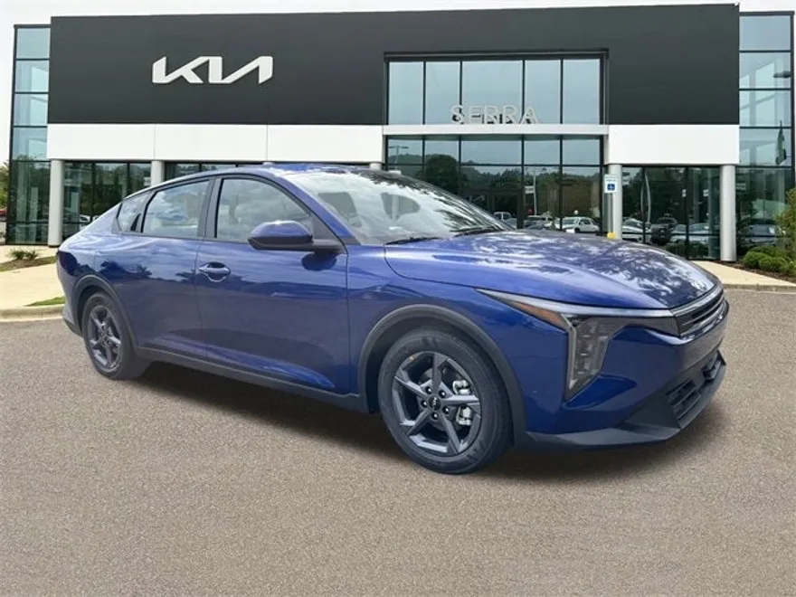 2025 Kia K4 LXS photo 1