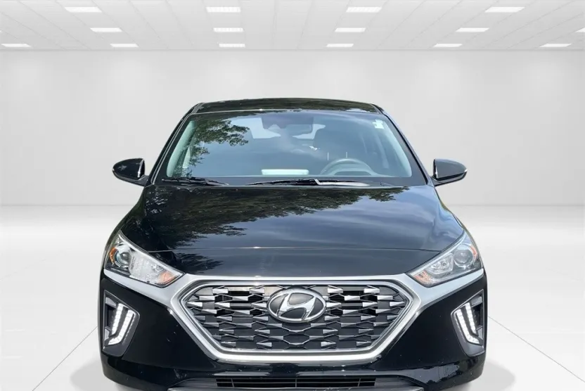 2022 Hyundai Ioniq SE photo 1