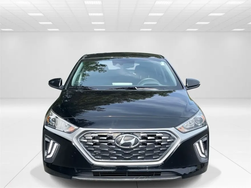 2022 Hyundai Ioniq SE photo 1