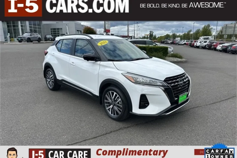 2023 Nissan Kicks SR photo 1