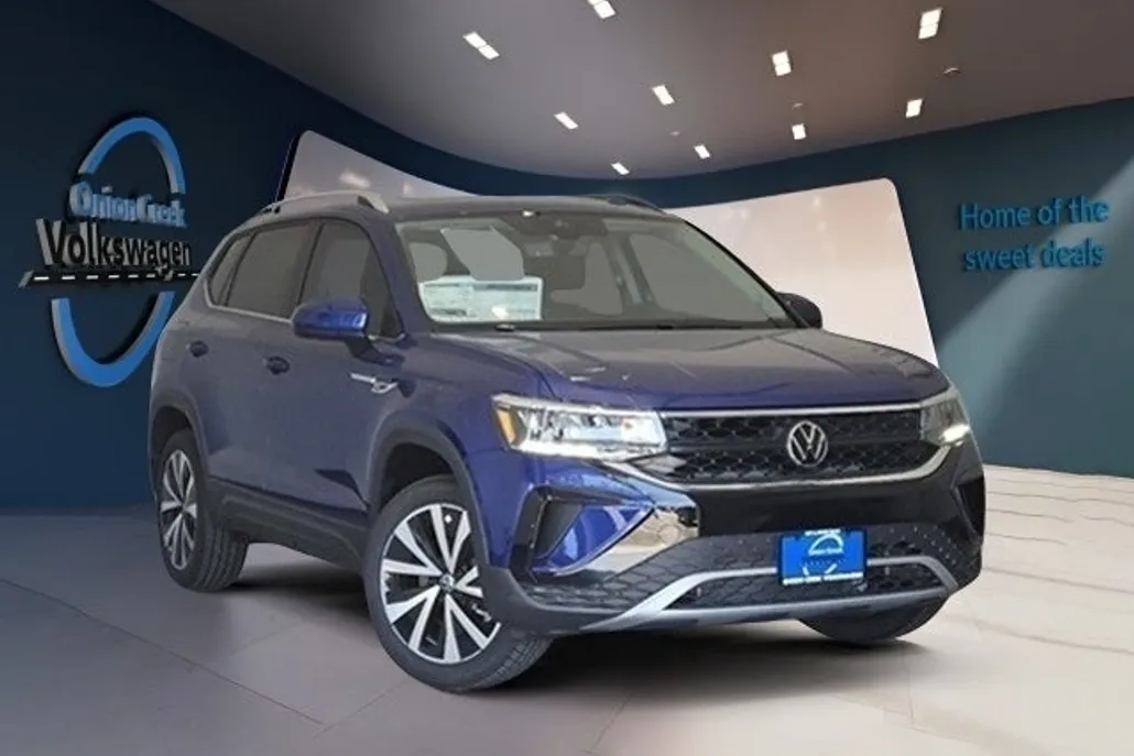 2024 Volkswagen Taos SE photo 1