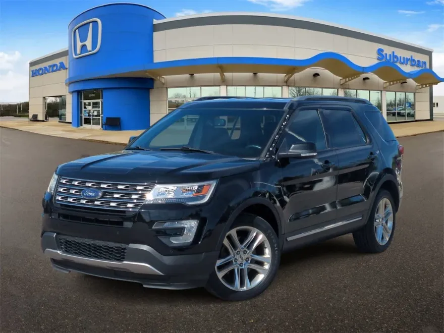 2017 Ford Explorer XLT photo 1