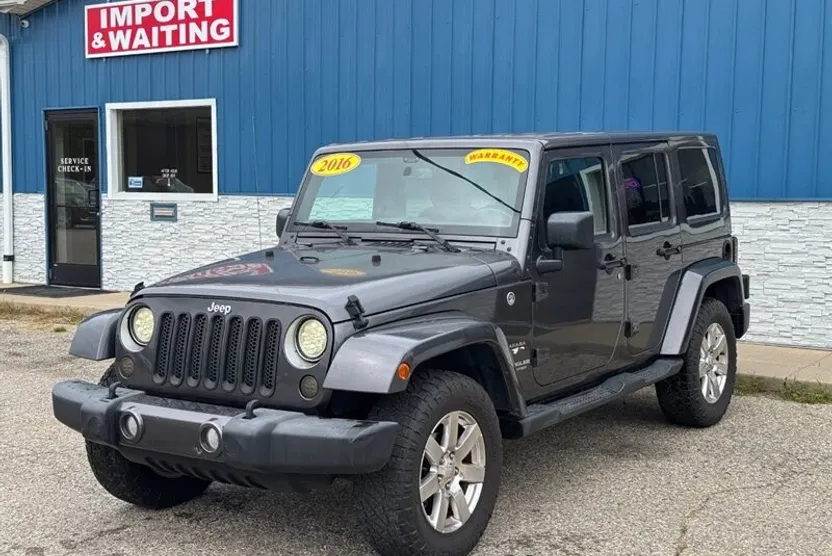 2016 Jeep Wrangler Unlimited Sahara photo 1