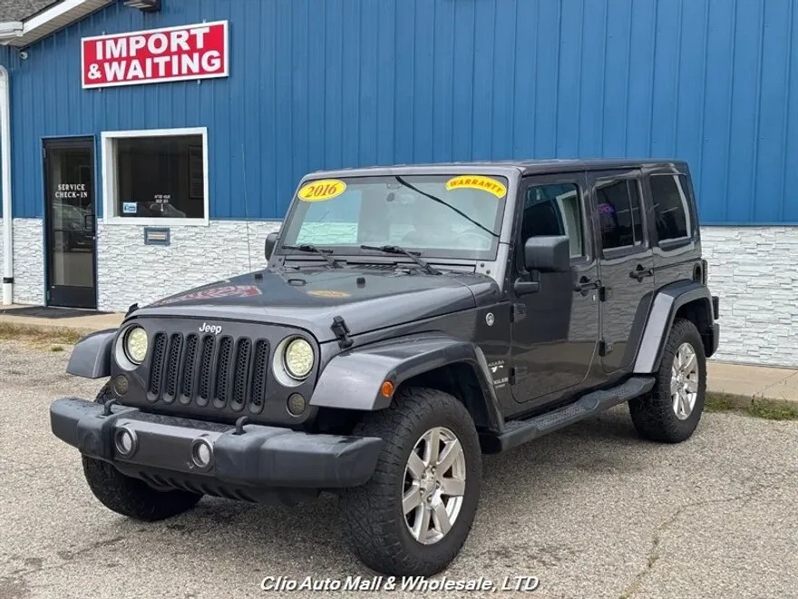 2016 Jeep Wrangler Unlimited Sahara photo 1