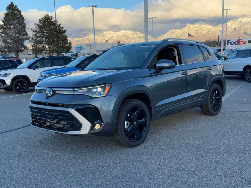 2025 Volkswagen Taos SEL photo 1