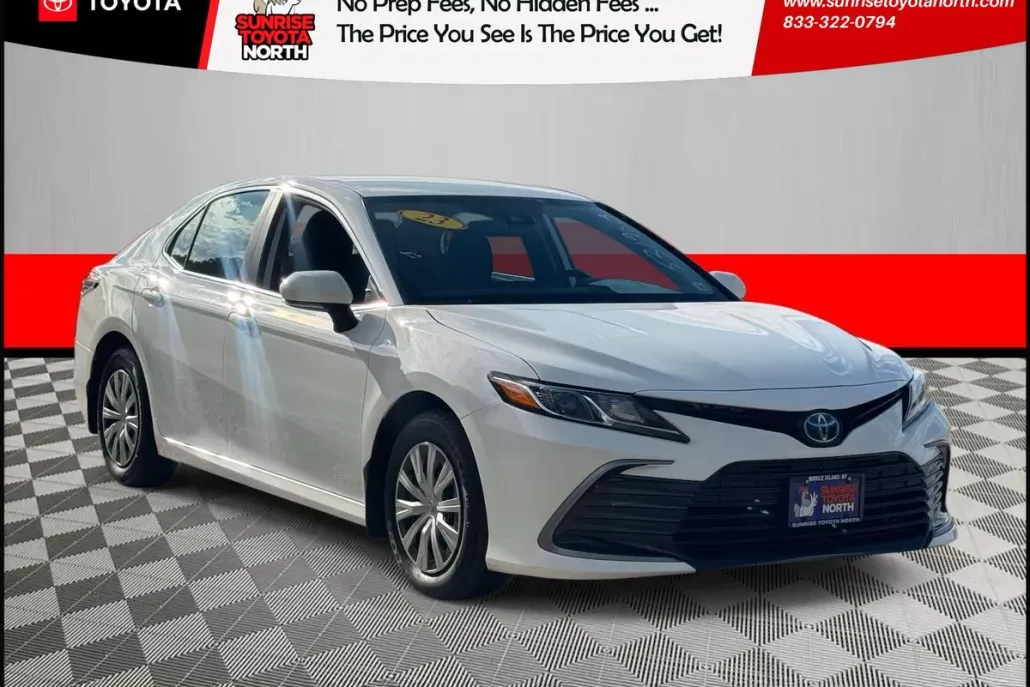 2023 Toyota Camry Hybrid LE photo 1