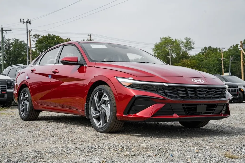 2025 Hyundai Elantra Hybrid Limited photo 1