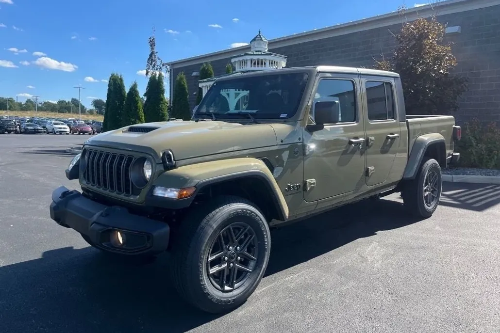 2025 Jeep Gladiator Sport photo 1