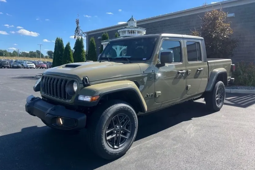 2025 Jeep Gladiator Sport photo 1