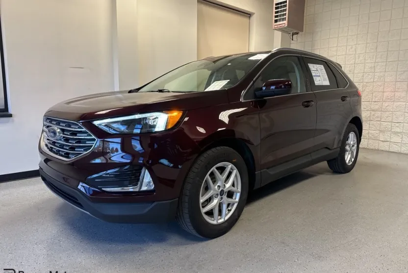 2022 Ford Edge SEL photo 1