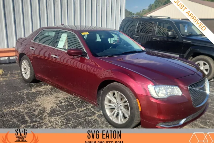 2018 Chrysler 300 Touring L photo 1