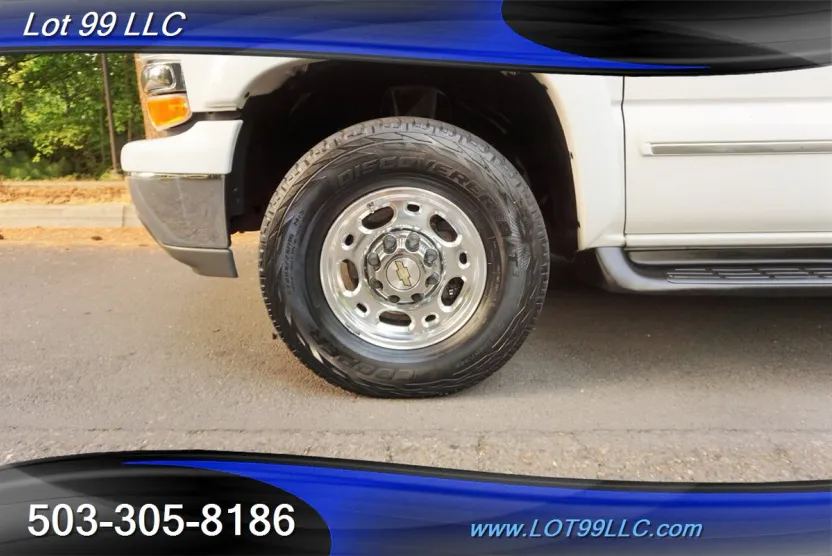 2003 Chevrolet Suburban 2500 LT photo 1