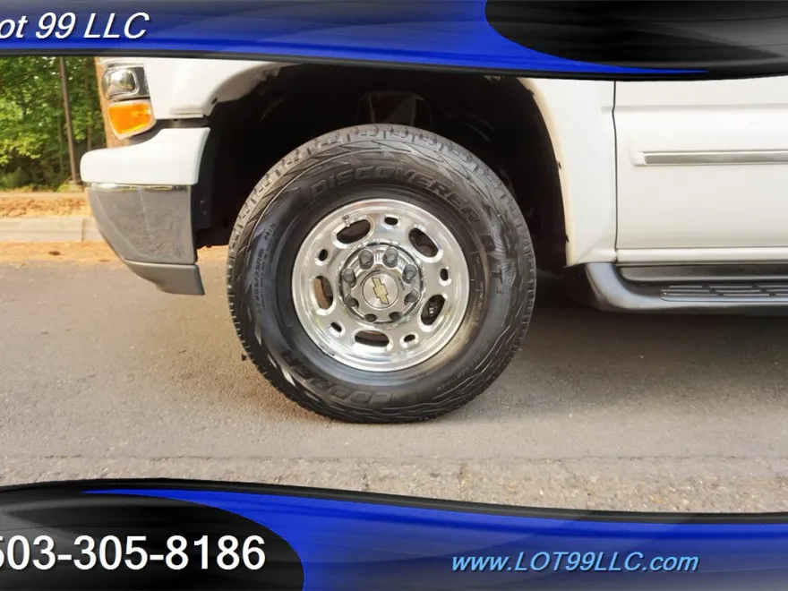 2003 Chevrolet Suburban 2500 LT photo 1
