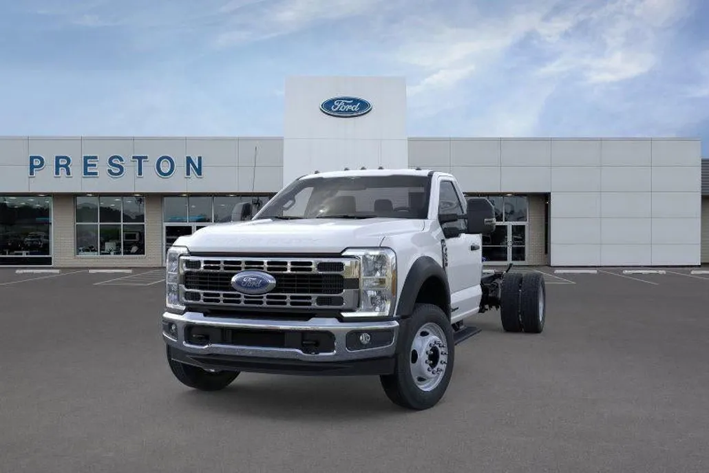 2025 Ford F-550 XL photo 1