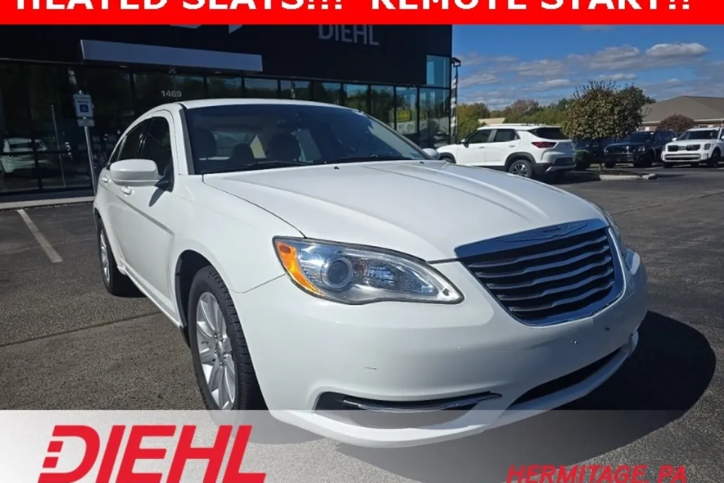 2013 Chrysler 200 Touring photo 1
