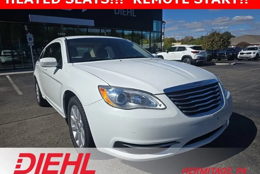 2013 Chrysler 200 Touring photo 1