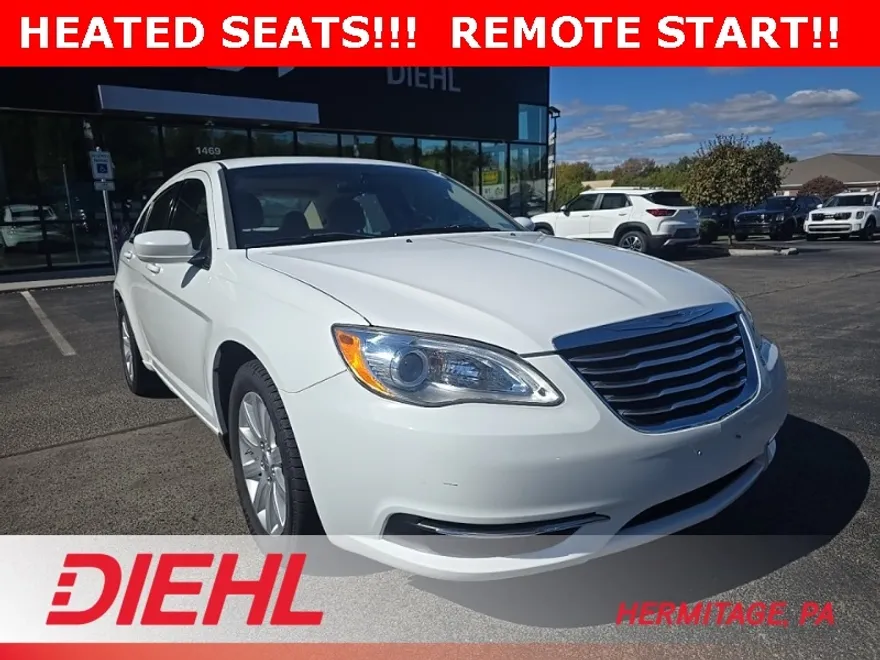 2013 Chrysler 200 Touring photo 1