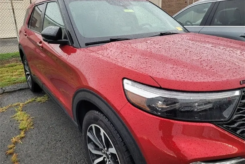 2021 Ford Explorer ST photo 1