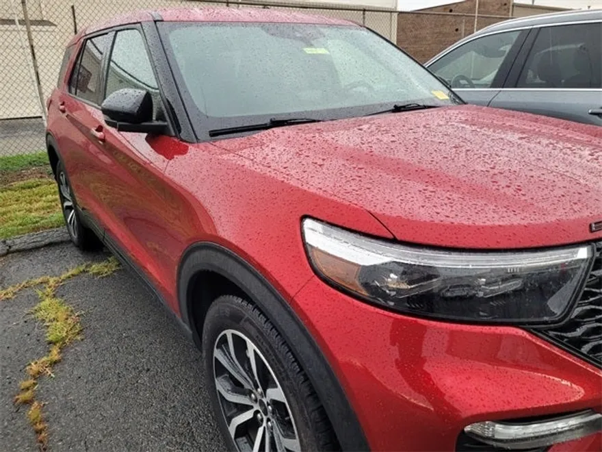 2021 Ford Explorer ST photo 1