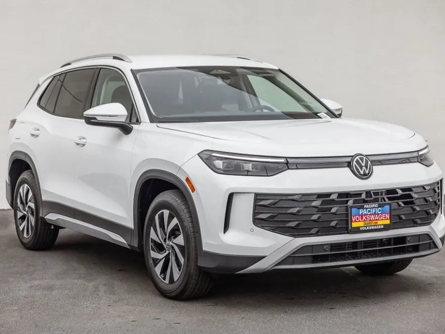 2025 Volkswagen Tiguan S photo 1