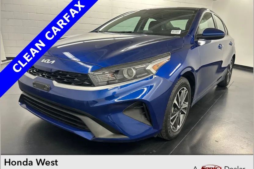 2024 Kia Forte LXS photo 1