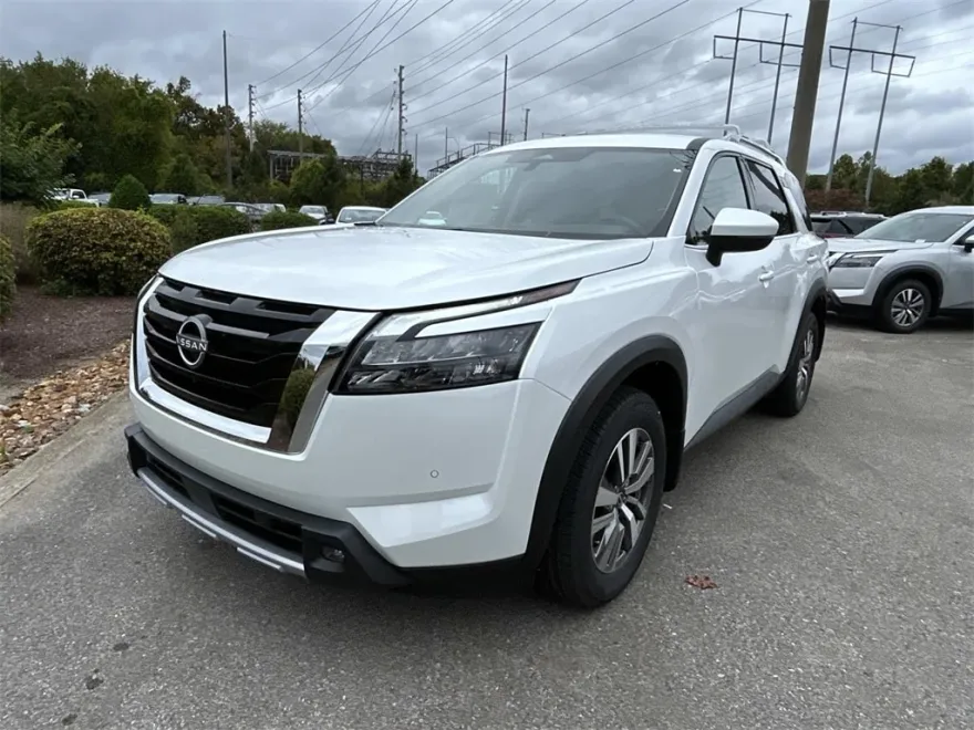 2025 Nissan Pathfinder SL photo 1