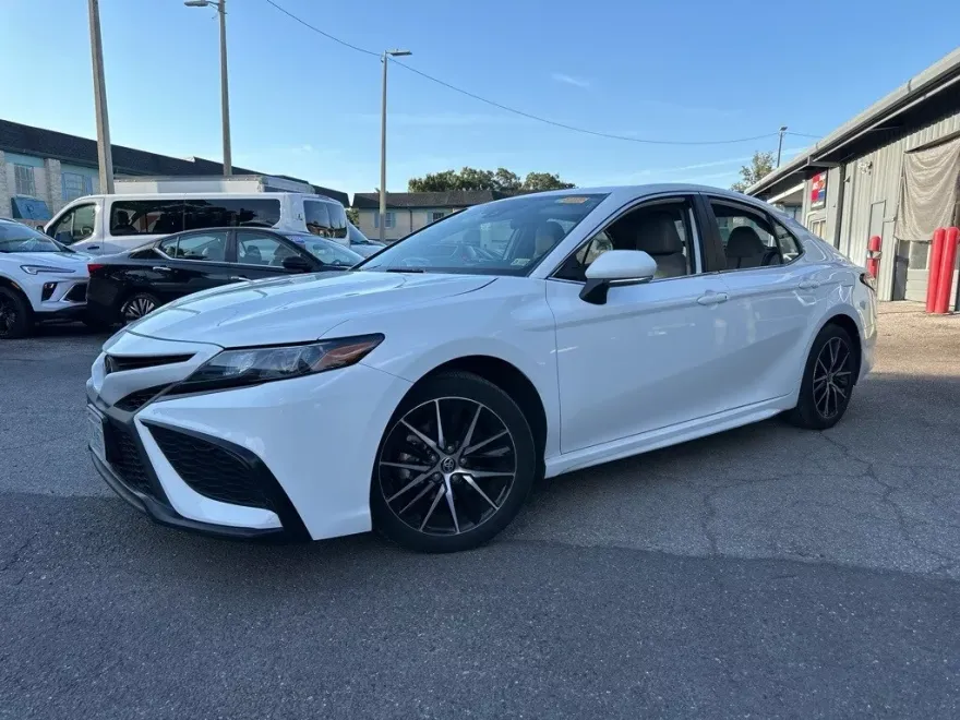 2024 Toyota Camry SE photo 1