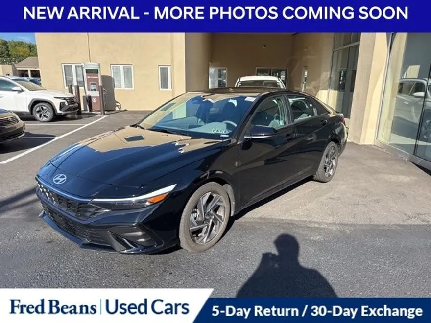 2024 Hyundai Elantra SEL photo 1