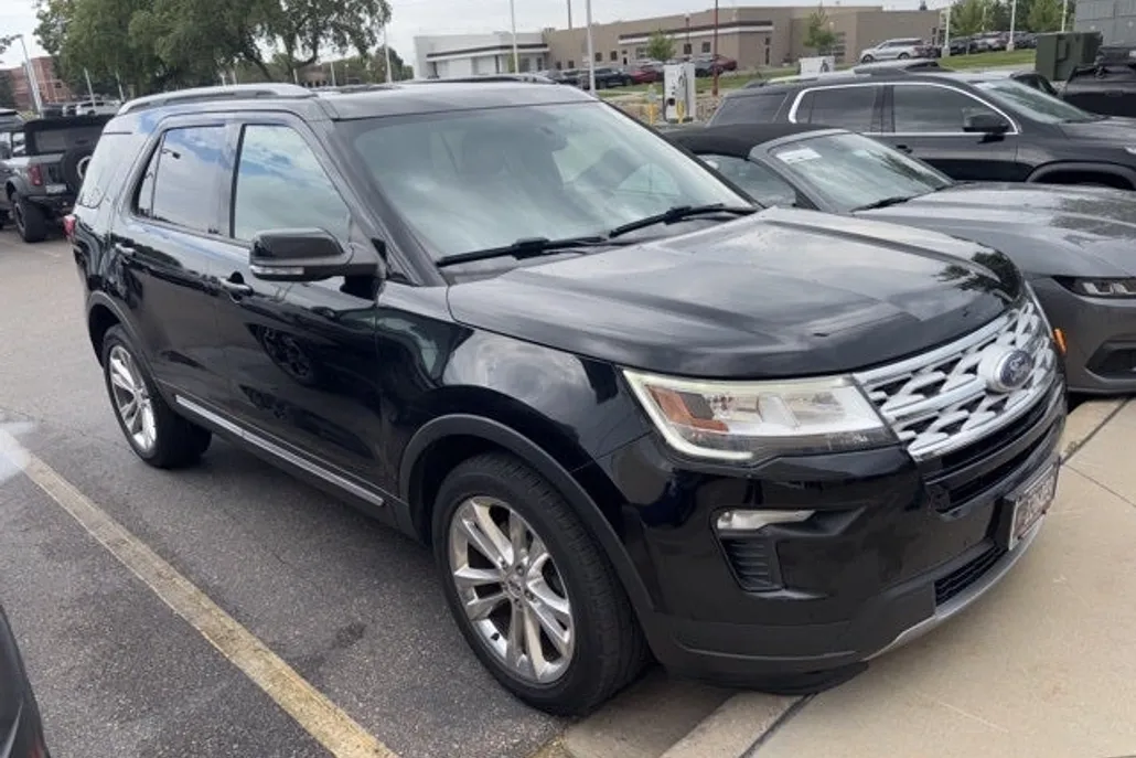2018 Ford Explorer XLT photo 1