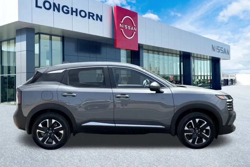 2025 Nissan Kicks SV photo 1