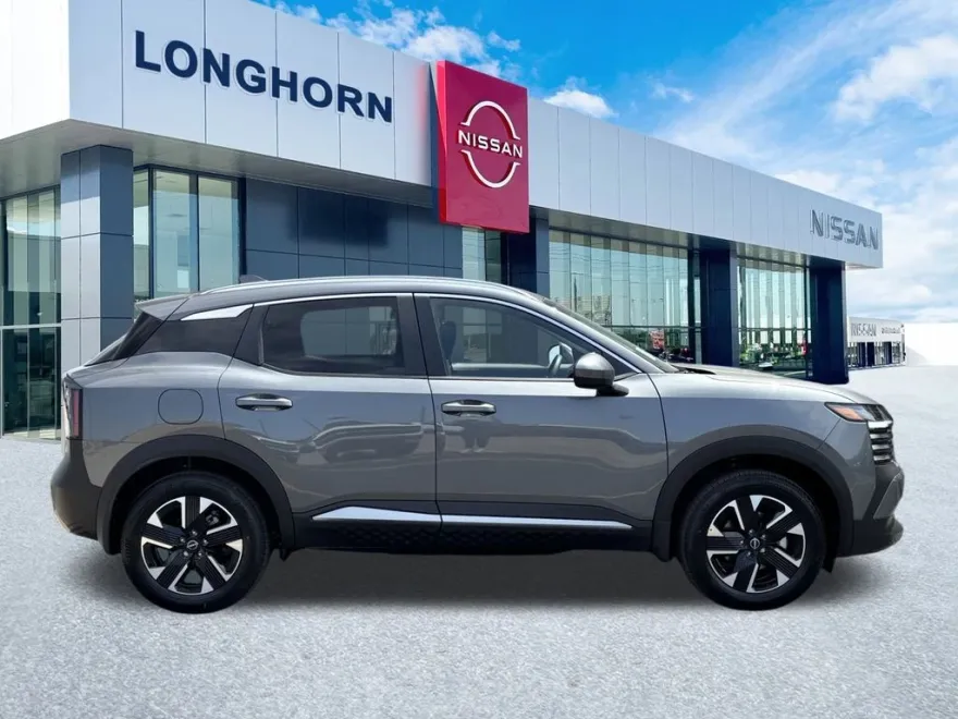 2025 Nissan Kicks SV photo 1
