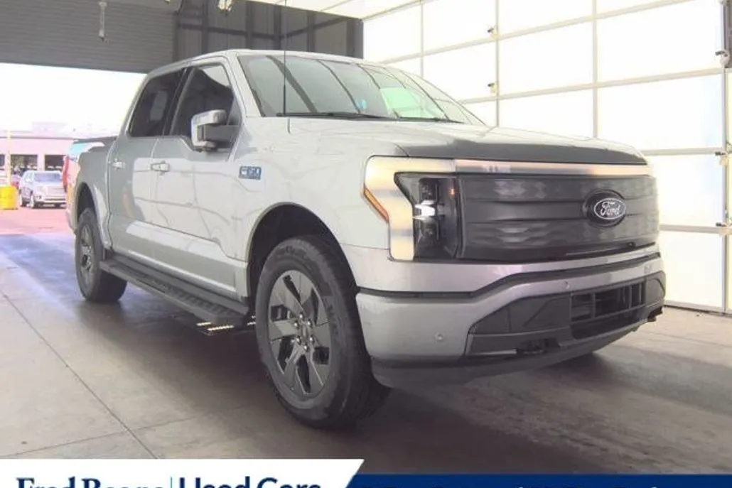 2024 Ford F-150 Lightning Lariat photo 1