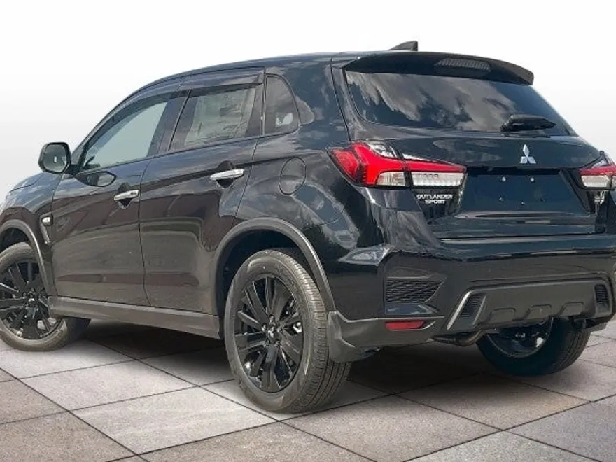 2025 Mitsubishi Outlander Sport LE photo 1