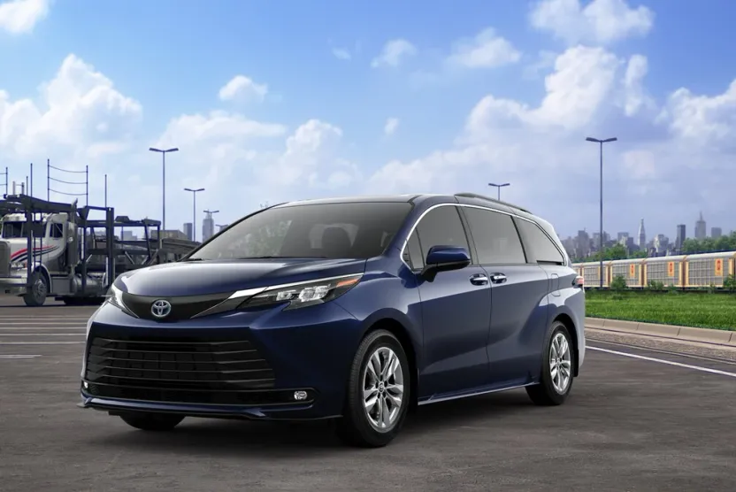 2025 Toyota Sienna XLE photo 1