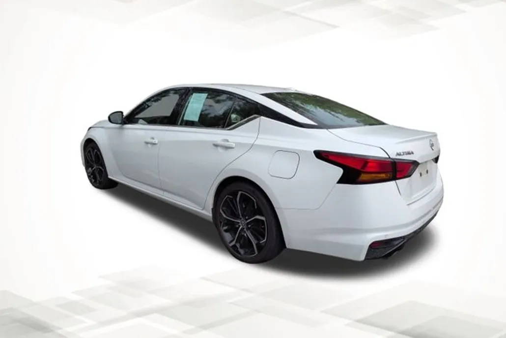 2024 Nissan Altima 2.5 SR photo 1