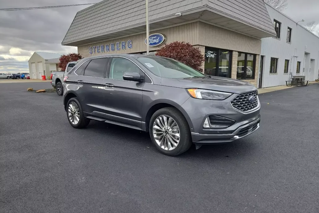 2024 Ford Edge Titanium photo 1