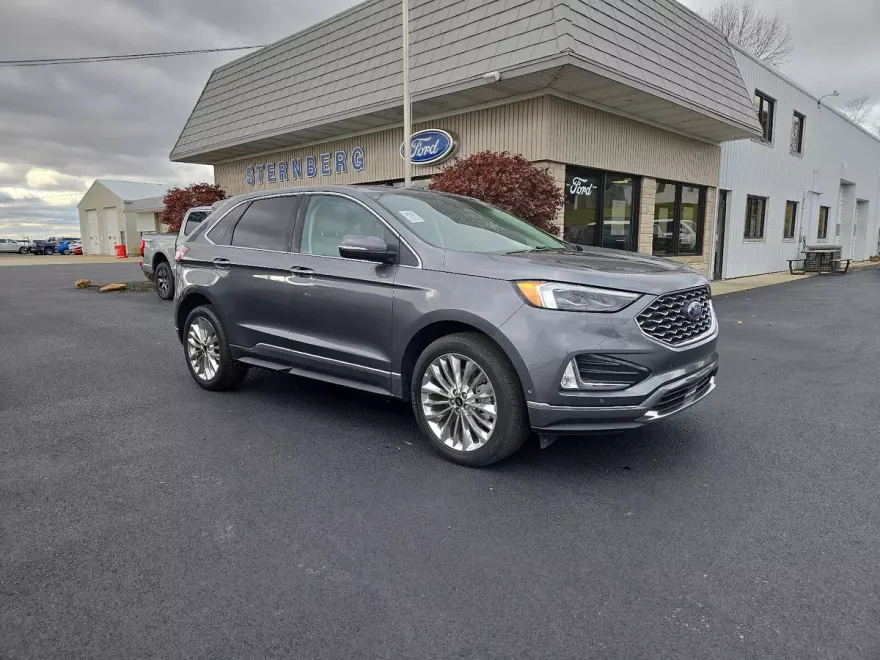 2024 Ford Edge Titanium photo 1