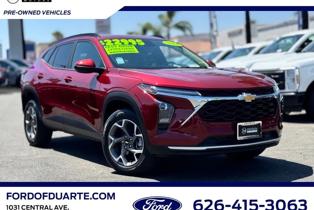 2024 Chevrolet Trax LT photo 1