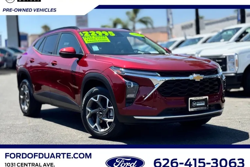 2024 Chevrolet Trax LT photo 1