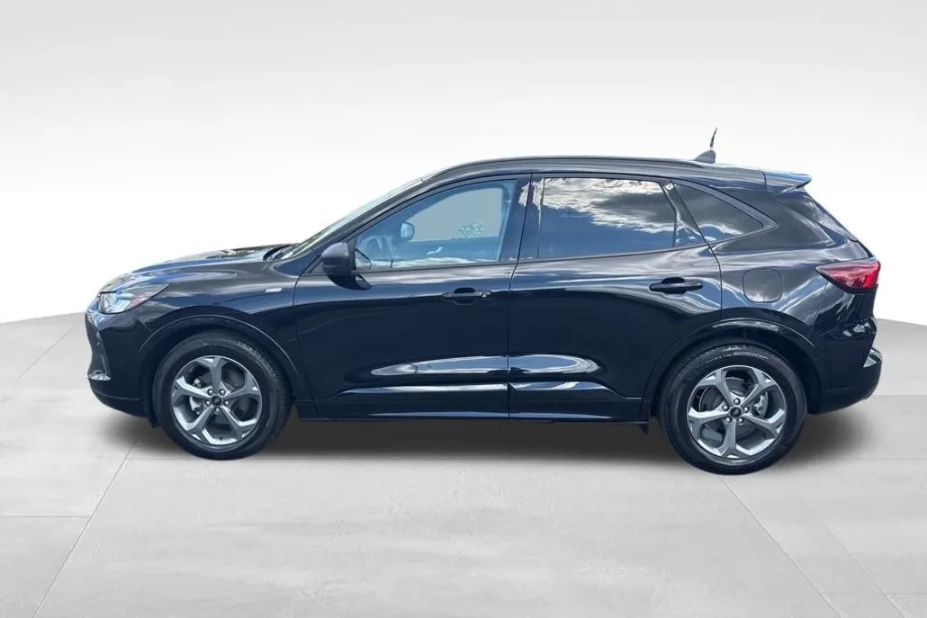 2023 Ford Escape ST-Line photo 1
