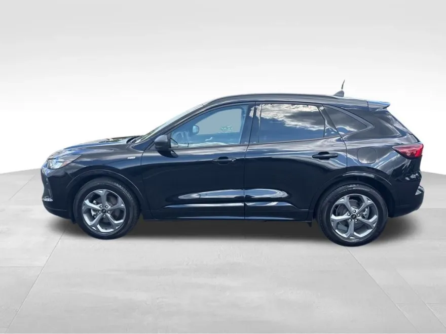 2023 Ford Escape ST-Line photo 1