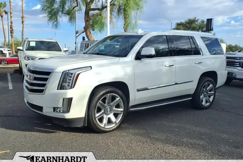 2017 Cadillac Escalade Luxury photo 1