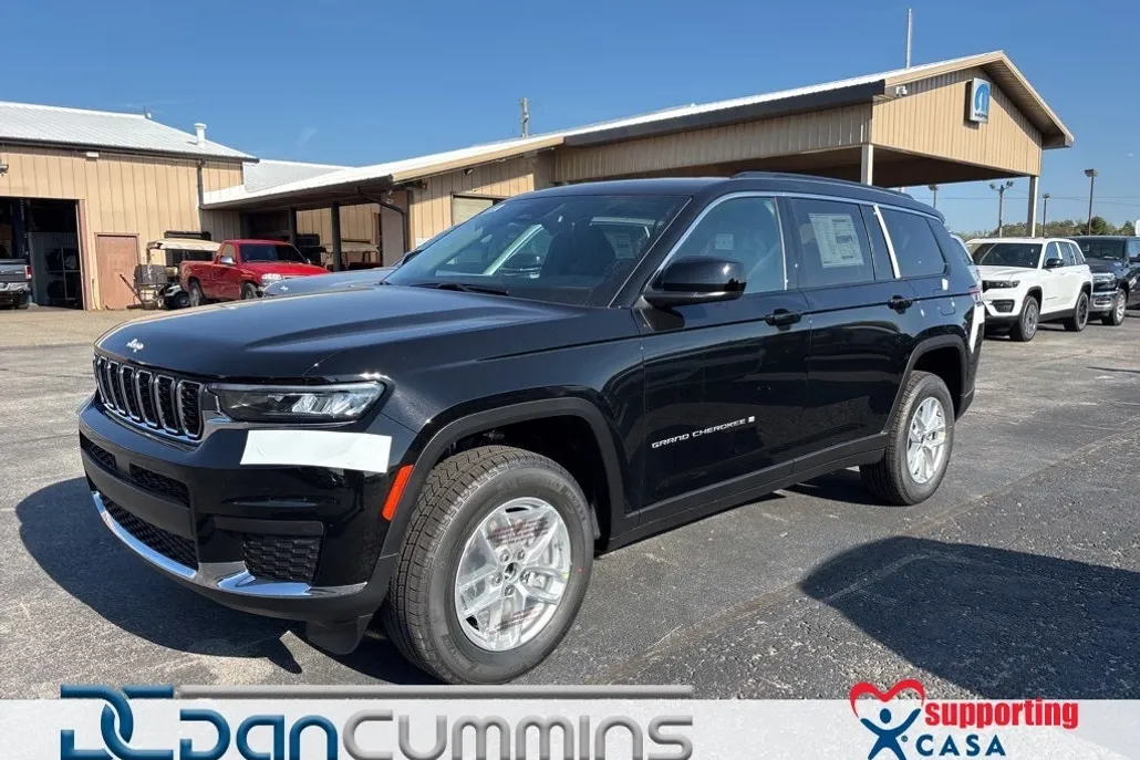 2025 Jeep Grand Cherokee Laredo photo 1