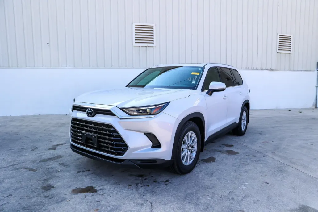 2024 Toyota Grand Highlander XLE photo 1