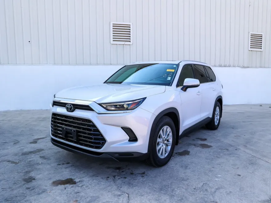 2024 Toyota Grand Highlander XLE photo 1