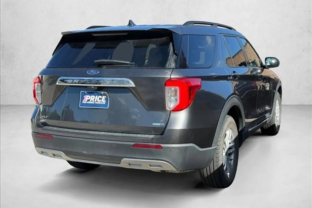 2020 Ford Explorer XLT photo 1