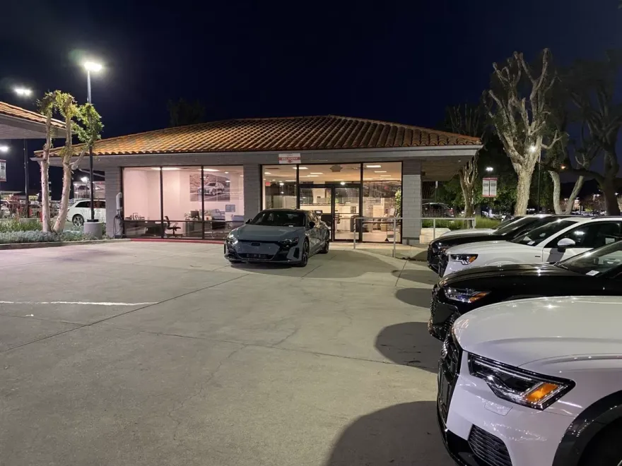 2018 Toyota Camry LE photo 1