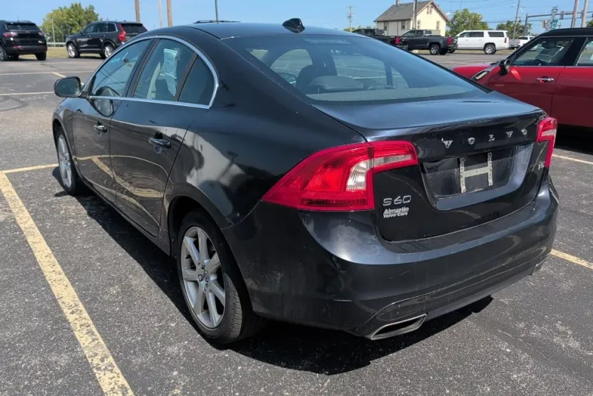 2016 Volvo S60 T5 Drive-E Premier photo 1