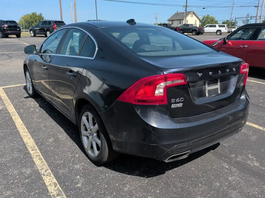 2016 Volvo S60 T5 Drive-E Premier photo 1