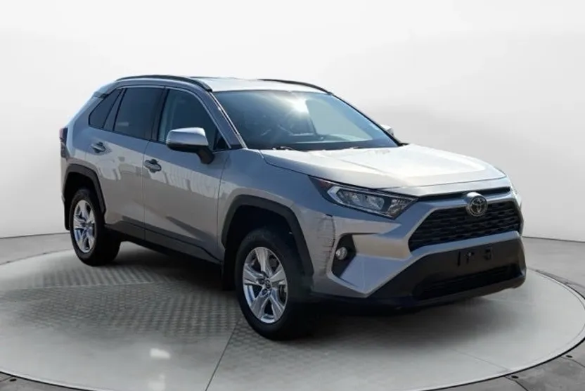 2021 Toyota RAV4 XLE photo 1